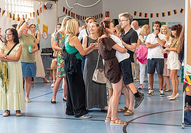 Imagen principal - Deutsche Schule Málaga celebrates German Unity Day with student exhibition and school celebration