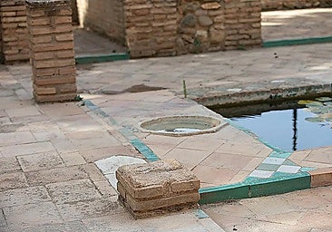 The area where the pillar that was torn down used to stand.