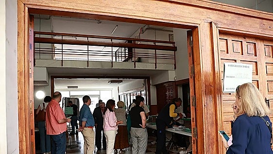 What is Spain's grandchildren's law, who does it affect and why has the Supreme Court suspended their voting rights?
