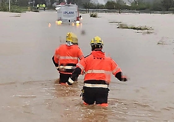 Firefighters working to rescue people following the heavy rain in Catalonia.