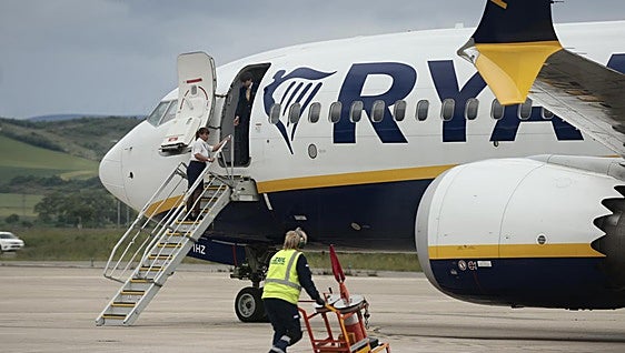 Flight from Dublin to Tenerife diverts to Santiago due to medical emergency