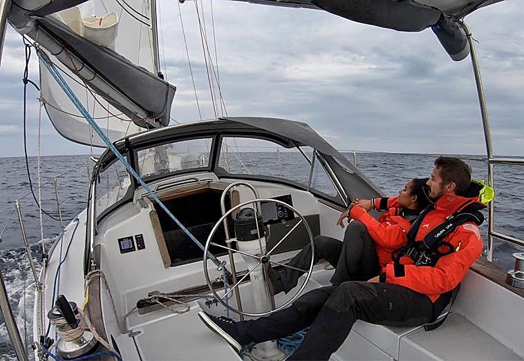 Imagen principal - Couple set for fossil-free world voyage, starting from Gibraltar