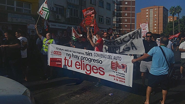 Six thousand car dealership and garage workers begin strike action day