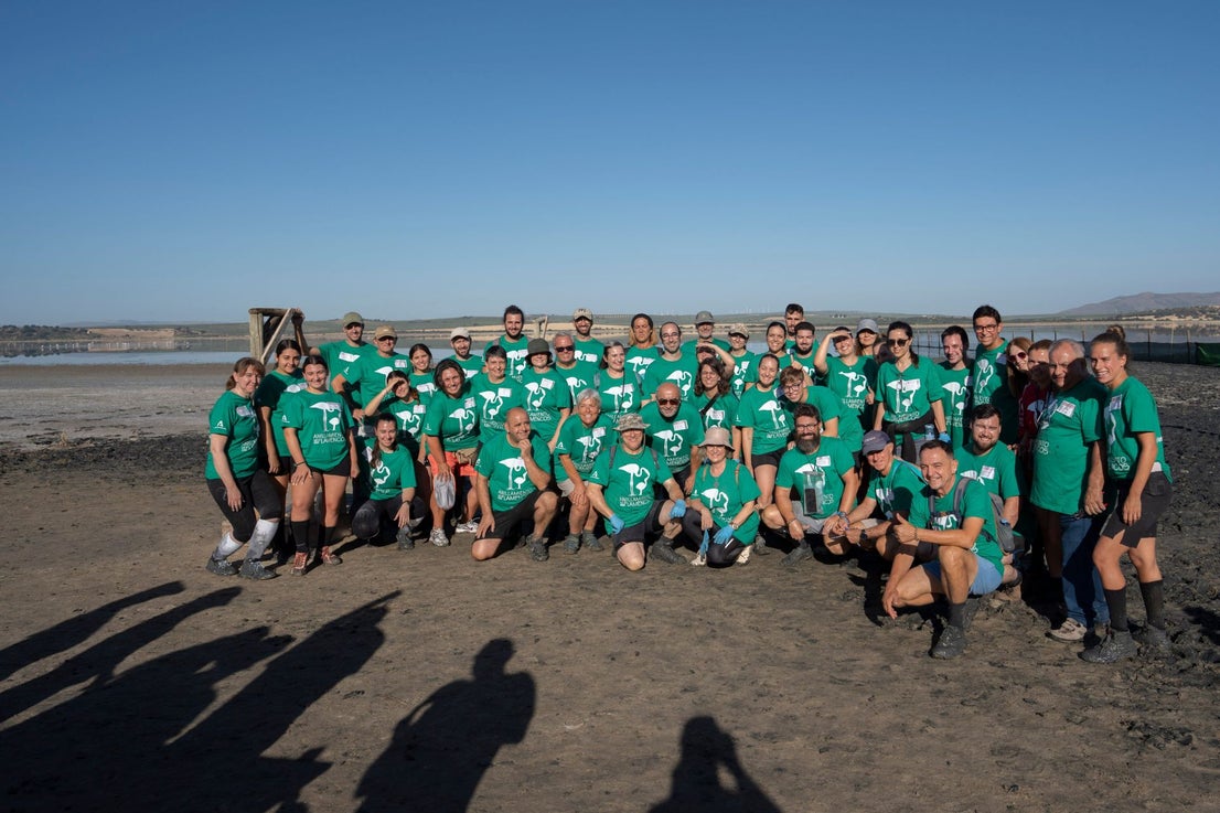 Fuente de Piedra community joins effort to ring 600 flamingo chicks