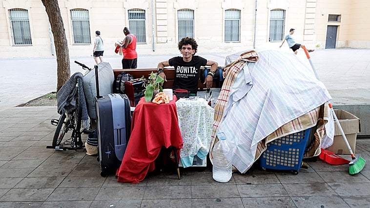 The many faces of homelessness in Malaga in summer