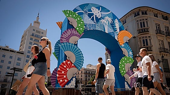 Malaga fair opens with hot weather, very high humidity and risk of rain