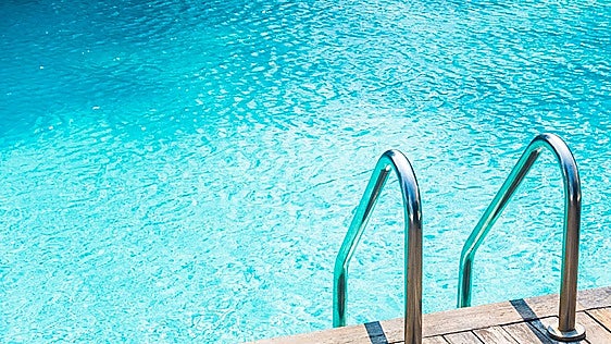 Malaga province residents complain of 'brown challenge' that closes public swimming pools