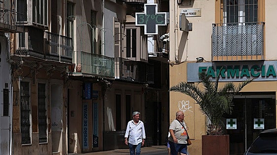 A thermometer reads 37 degrees in the centre of Málaga.