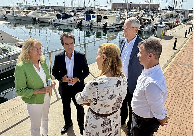 The councillor and the regional minister are speaking with the regional representative, the councillor for Public Works and the director-general of the Ports of Andalusia agency.