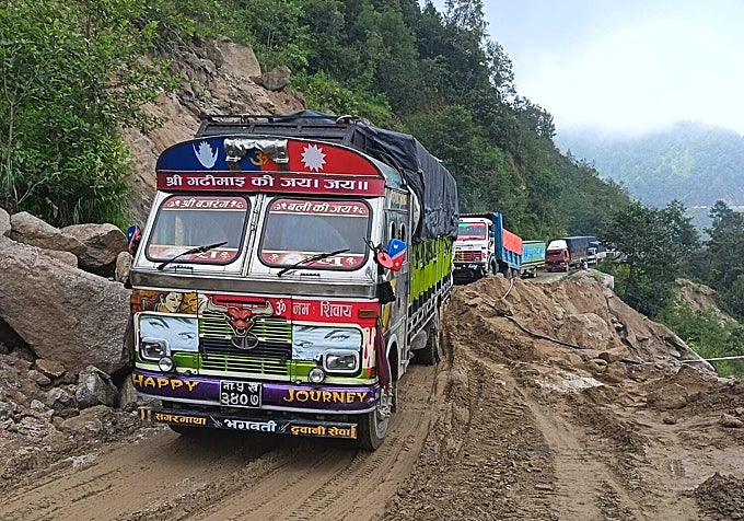 The roads along which Daniel Gaona and the rest of his team will reach Manaslu