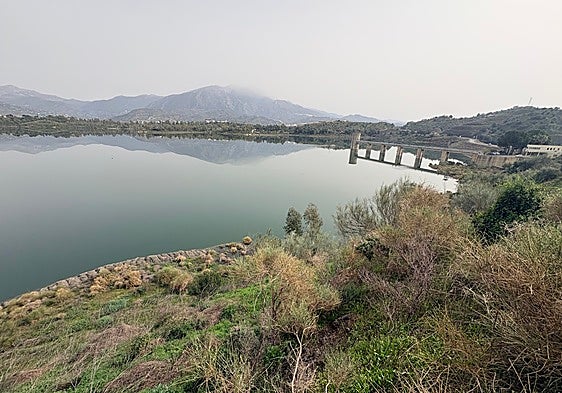 Vélez-Málaga calls on central government to set deadlines for Axarquía desalination plant
