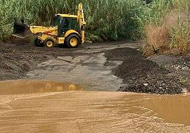 A picture showing the road clearance and maintenance work carried out by Comares Town Council on Sunday afternoon following the heavy rainfall.