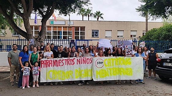 Malaga parents stage first school canteen protests over poor food quality: 'Some children come home hungry'