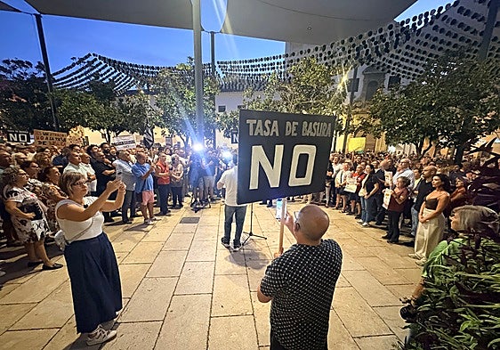 A picture of the protest that took place this Wednesday in Plaza de Las Carmelitas in Vélez-Málaga.