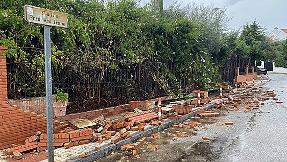 Malaga's easternmost district records over 120mm early on Sunday due to 'dana' that triggers red alert in the Axarquía