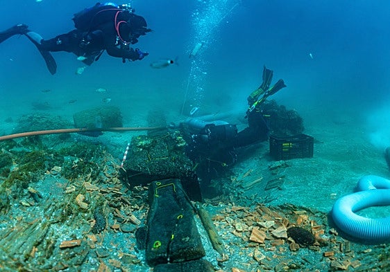 Data collection and excavation of the keel and the foremast frame of the Cabopino wreck.
