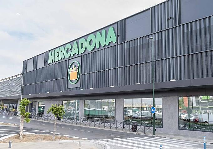 The façade of the new shop.