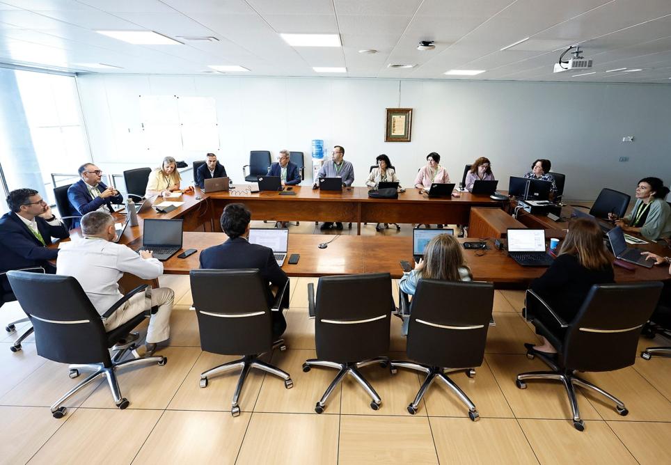 The day starts with the daily meeting led by the airport director.