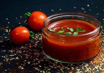Spanish health authority issues safety alert over glass fragments in own brand sauce