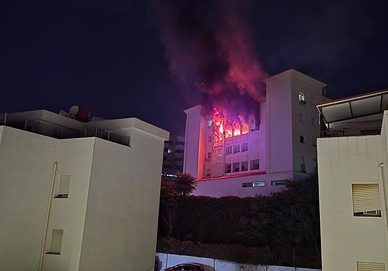 Imagen principal - UPDATE: Two siblings aged 10 and 15 die in Arroyo de la Miel house fire