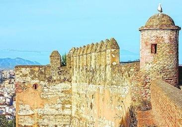 63-year-old man in serious condition after falling from wall at Malaga's Gibralfaro castle