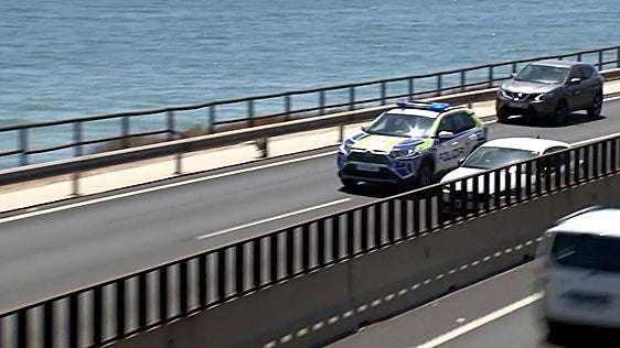 Car chase from Mijas to Torremolinos involving stolen Audi injures two police officers