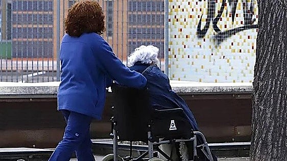 Seville resident faces two years in prison for defrauding 82-year-old former neighbour of 42,000 euros
