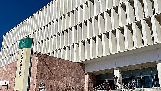 Malaga court suspends six-year prison sentence of motorcyclist who rammed police officer
