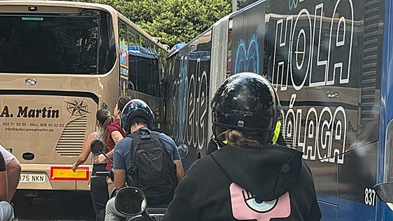 Malaga's central roads suffer traffic jams due to collision between two buses