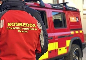 Archive photo of a firefighter from the Malaga provincial fire service.