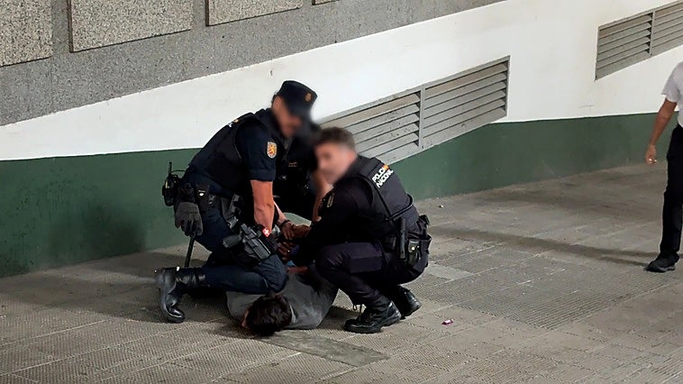 Malaga police arrest man suspected of stabbing another person in the city centre in broad daylight