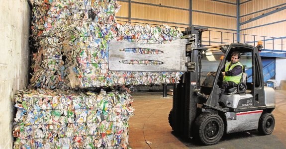 Selective collection means that glass, paper and plastic can be recycled and reused.