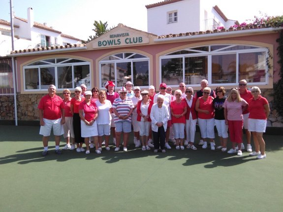 Benavista Bowls Club members and guests. :: SUR