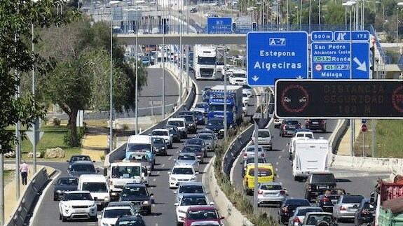 Government agrees to consider adding third lane to the A-7 near Puerto Banús