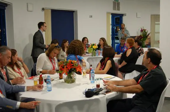 Local entrepreneurs listen to an expert in SME marketing during the free business marketing advice event.