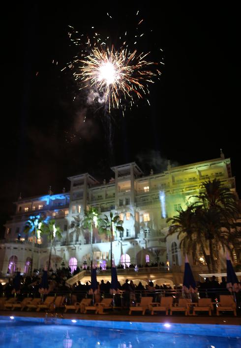 Spectacular fireworks over the iconic hotel. 