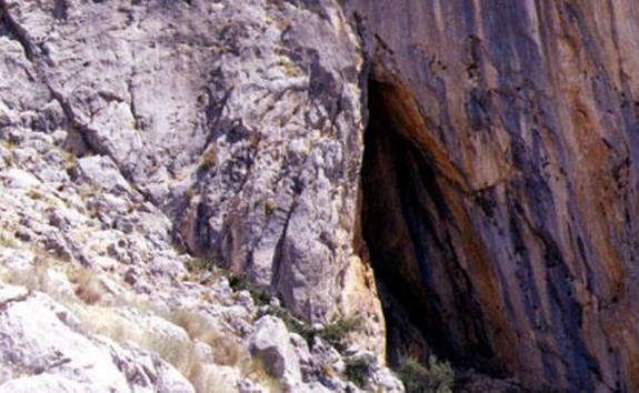 The Zafarraya cave where the Neanderthal remains were found.