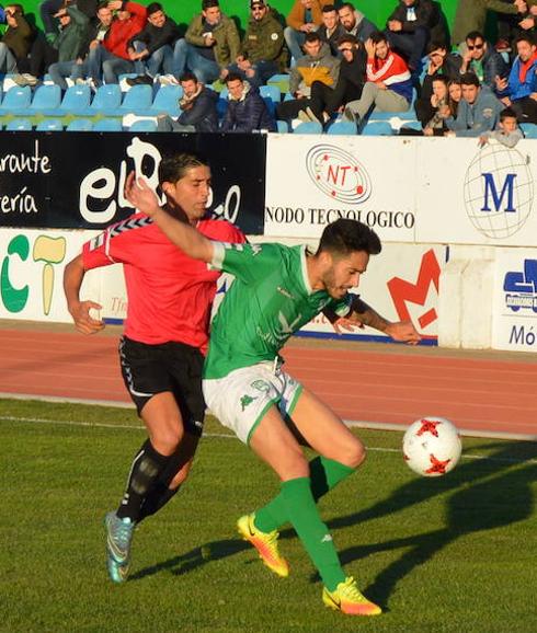 Goalscorer Sergio Narváez puts on the press. :: Optasports
