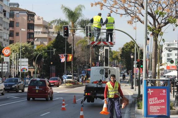 Workers put up British and Spanish flags in central Marbella as tennis fever comes to town.