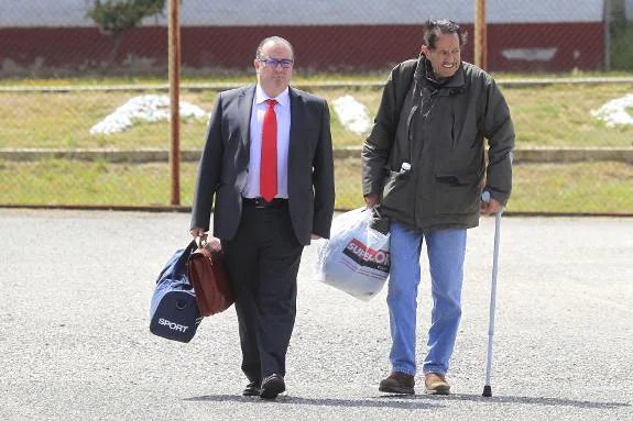 Julián Muñoz (r) in a file photo. 