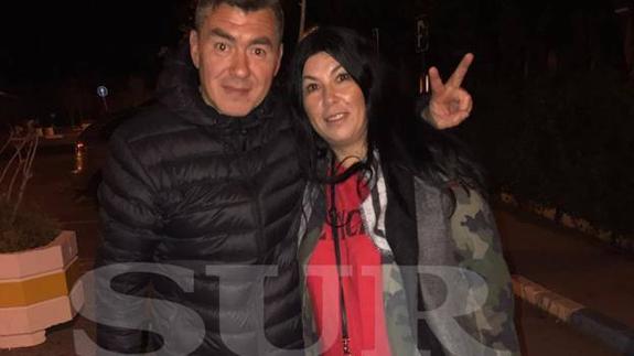 Alexander Grinberg outside Alhaurín de la Torre jail with his wife Yulia Buzaeva on Wednesday.