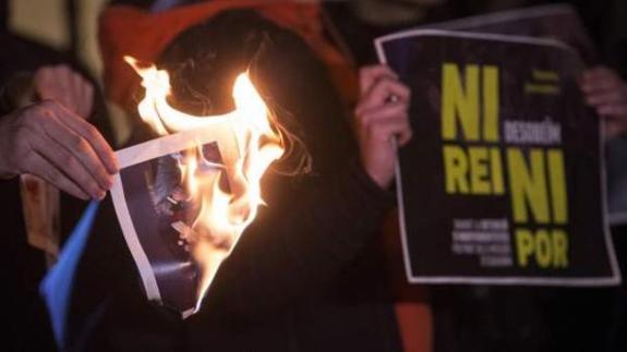 Archive photo of a protester burning an image of the monarch.
