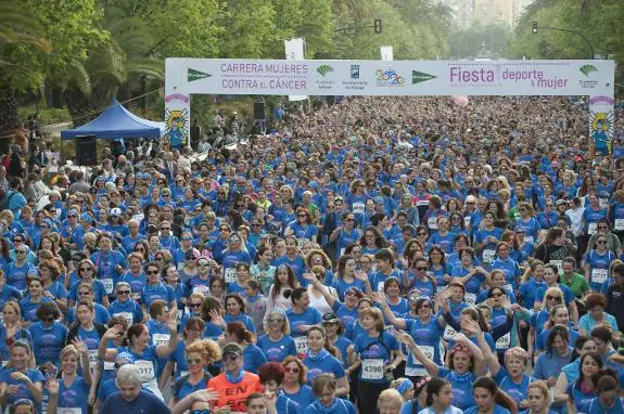 More than 6,000 took part in  the Women's Run against Cancer.