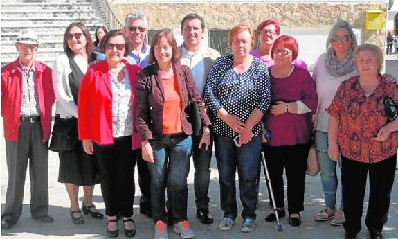 Susan Tavares Kenney (fourth from left), in Cuevas de San Marcos.