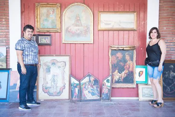 Bernándo Vázquez with some of his pieces.