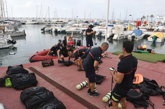 Fire brigade divers prepare to go out to sea.