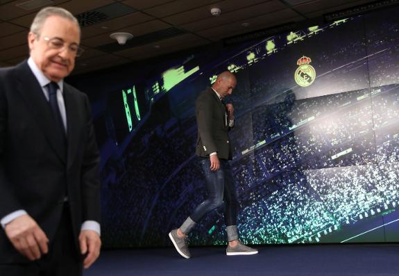 Casual Zidane, with Florentino Pérez in the foreground.