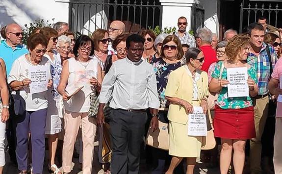 Benajarafe residents gather to support Father Jesús.