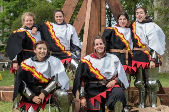 Spain's silver-winning women's medieval combat team, with Samantha bottom left, in Turin, Italy.