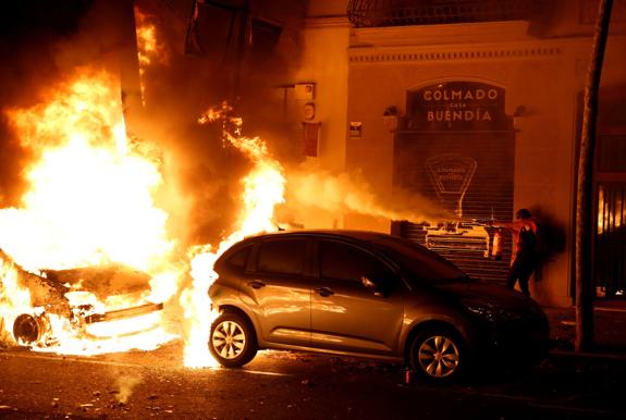 Fire in a BArcelona street during protests on Wednesday night.